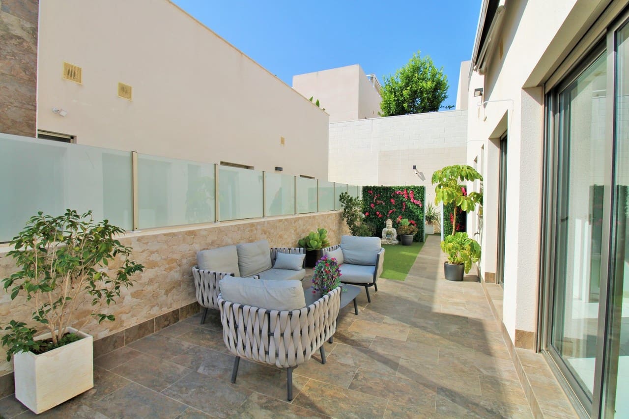 4 bedroom Villa for sale in Villamartin with pool - € 477,000 (Ref: 9219780)