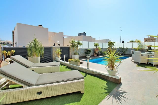 4 bedroom Villa for sale in Villamartin, Orihuela with pool - € 477,000 (Ref: 9219780)