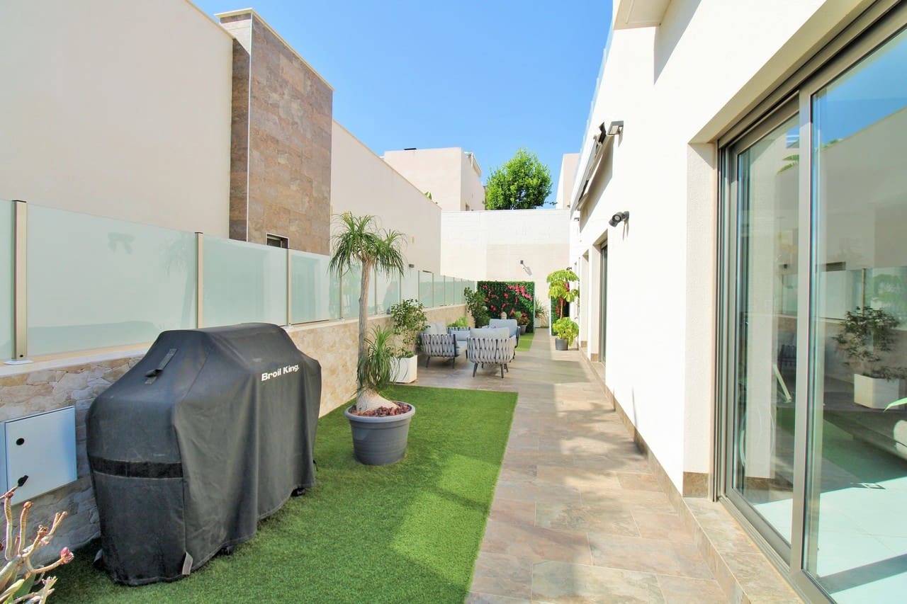 4 bedroom Villa for sale in Villamartin with pool - € 477,000 (Ref: 9219780)