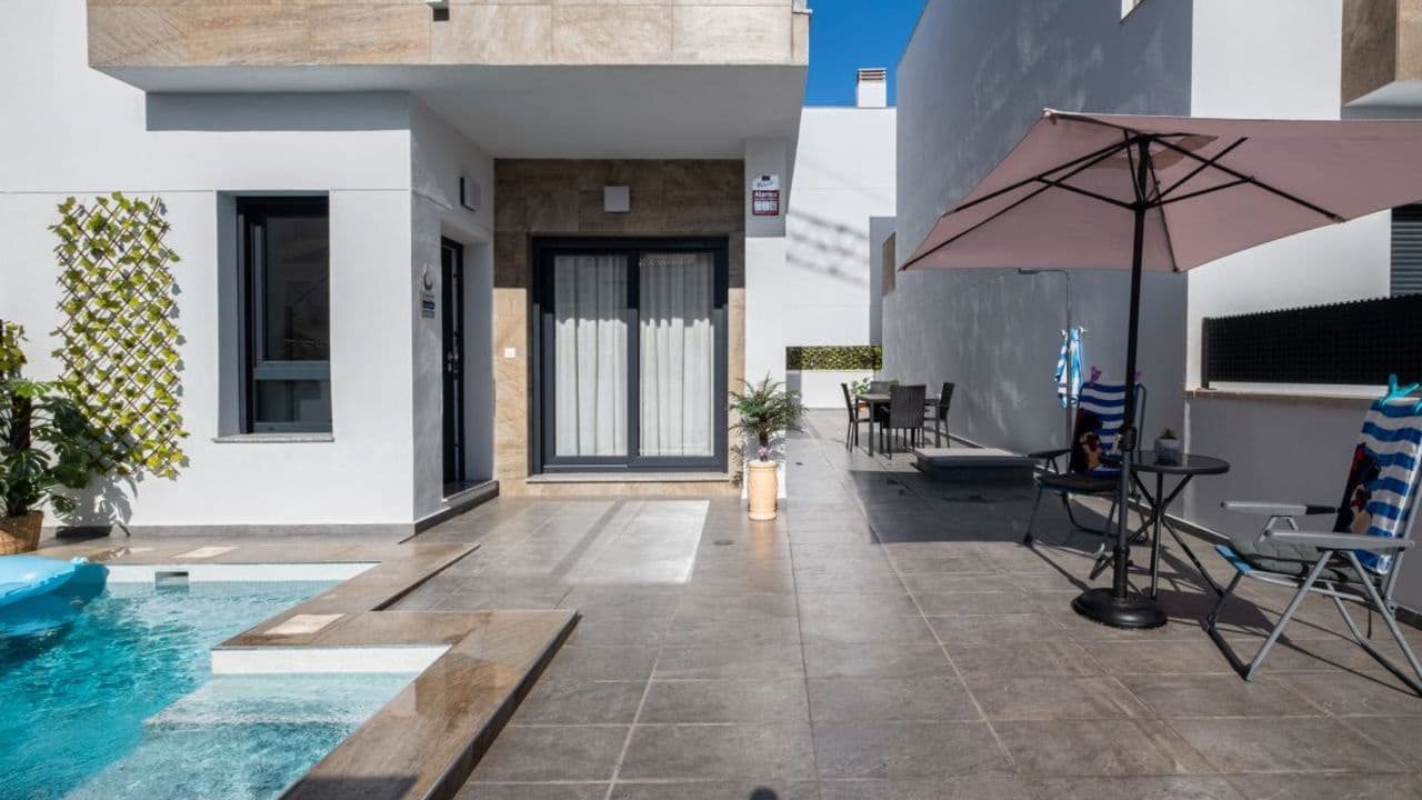 3 sovrum Villa till salu i Torrevieja - 385 000 € (Ref: 9228387)