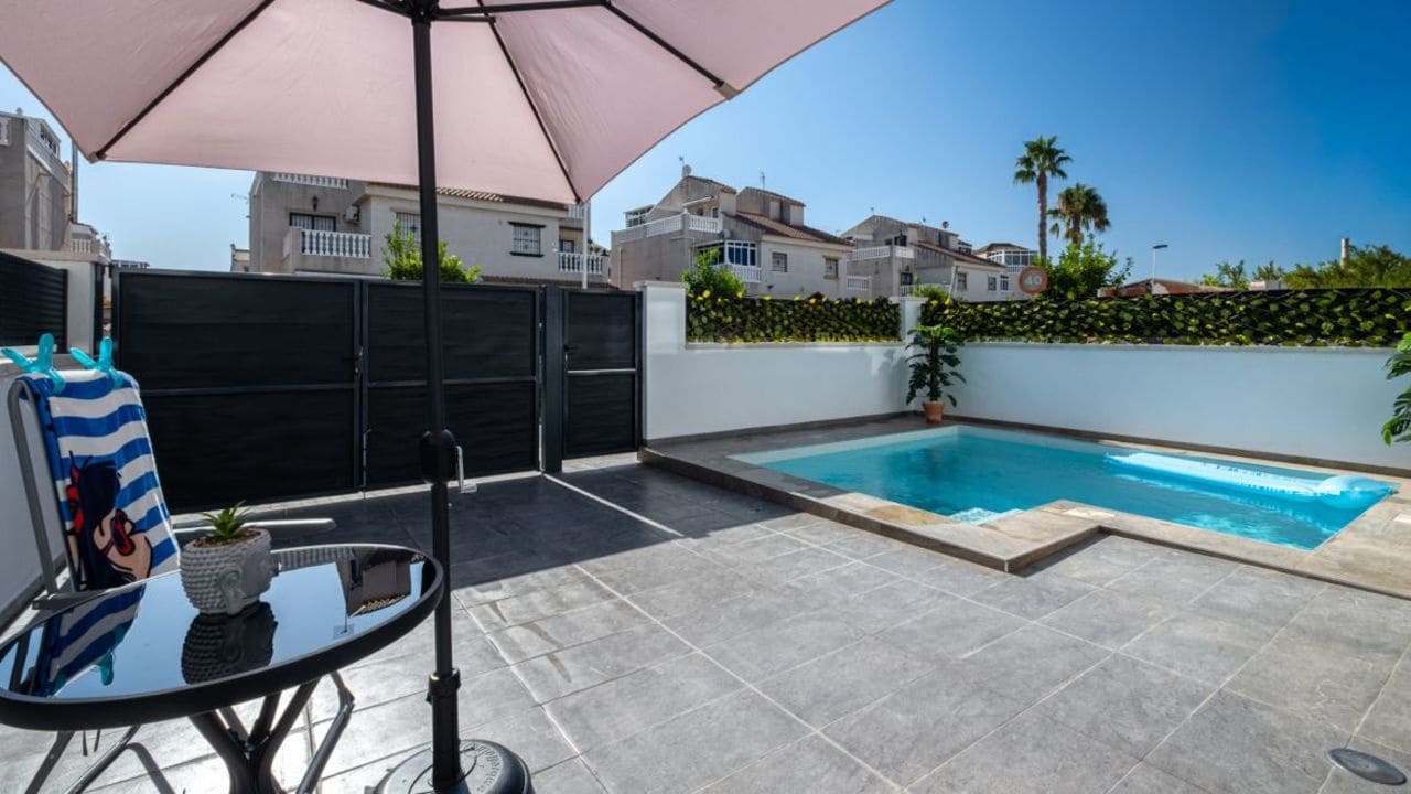 3 sovrum Villa till salu i Torrevieja - 385 000 € (Ref: 9228387)