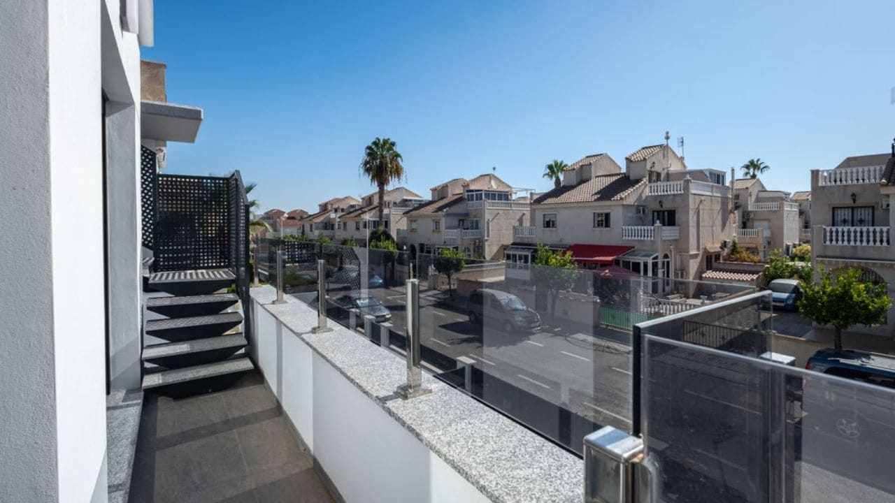 3 sovrum Villa till salu i Torrevieja - 385 000 € (Ref: 9228387)