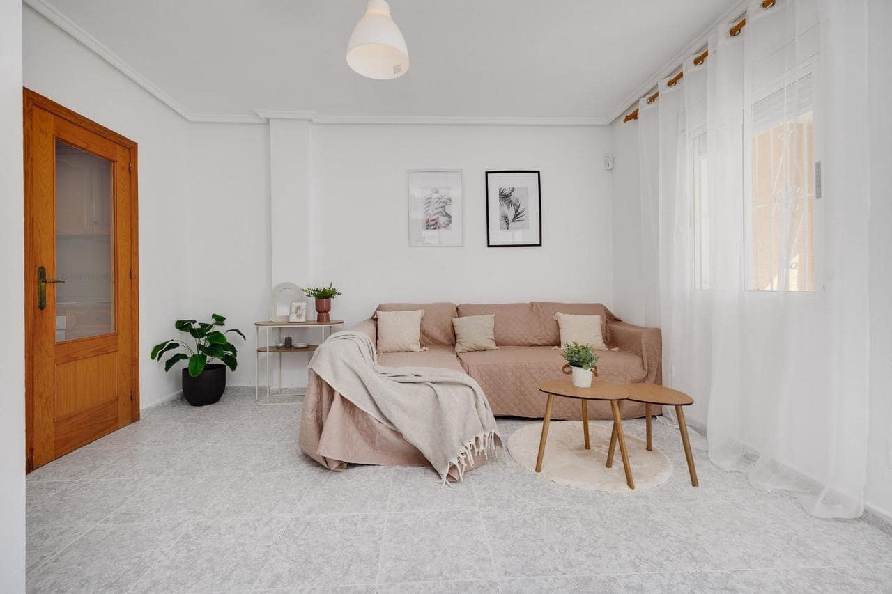 Bungalow de 2 habitaciones en Torrevieja en venta con piscina - 159.000 € (Ref: 9239691)