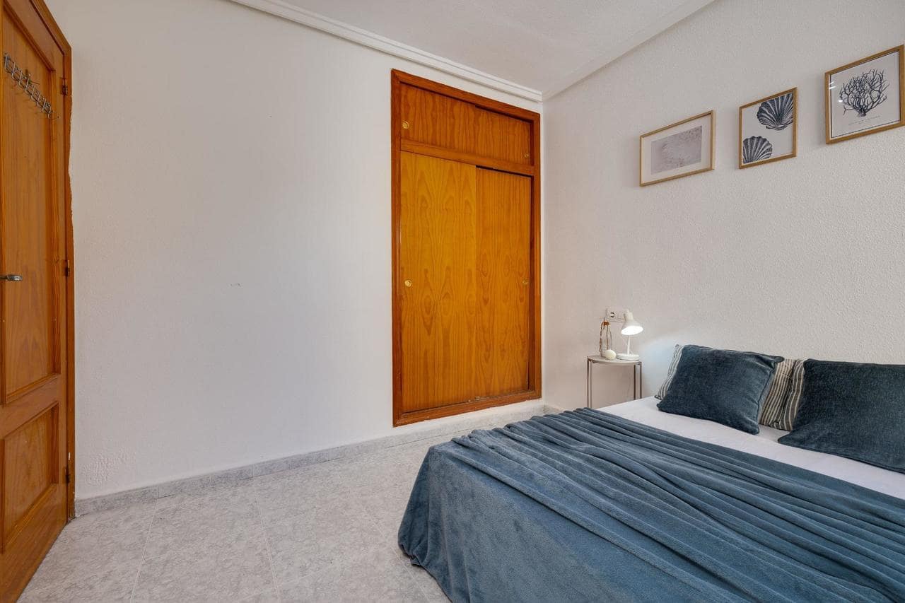 Bungalow de 2 habitaciones en Torrevieja en venta con piscina - 159.000 € (Ref: 9239691)