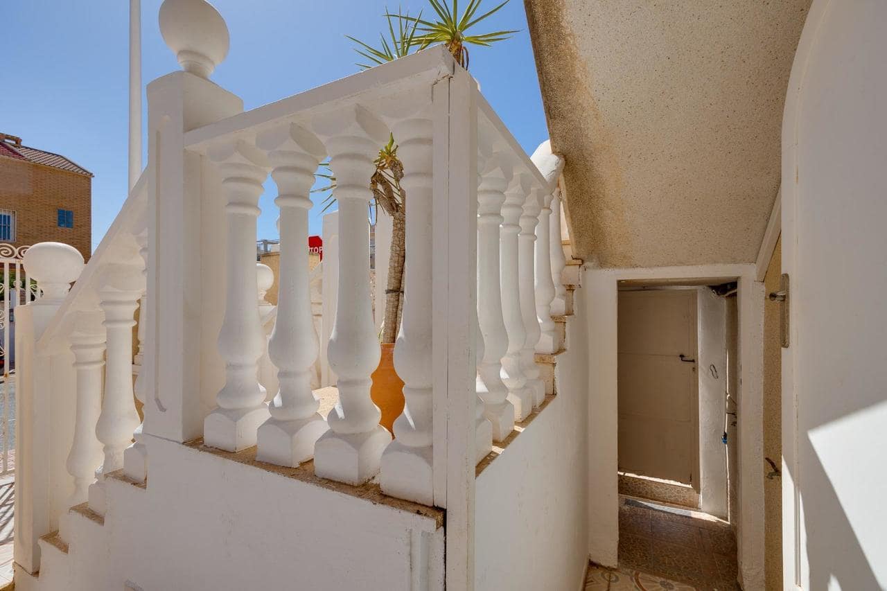 Bungalow de 2 habitaciones en Torrevieja en venta con piscina - 159.000 € (Ref: 9239691)