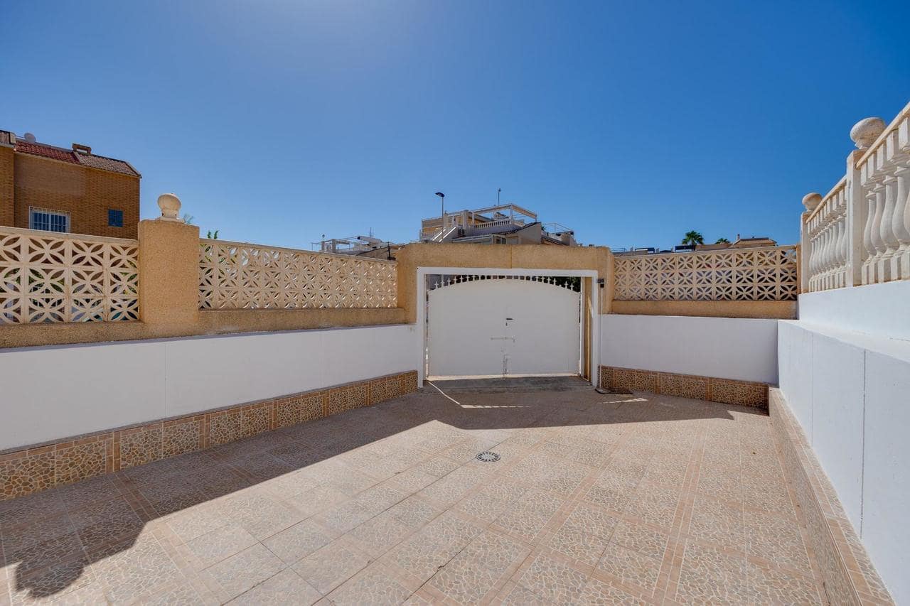 Bungalow de 2 habitaciones en Torrevieja en venta con piscina - 159.000 € (Ref: 9239691)