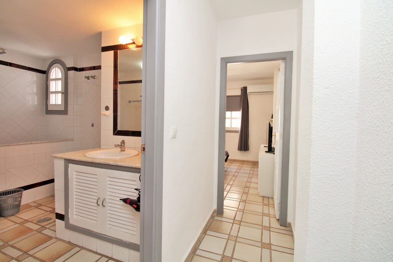 1 slaapkamer Appartement te koop in Villamartin met zwembad - € 129.000 (Ref: 9262373)