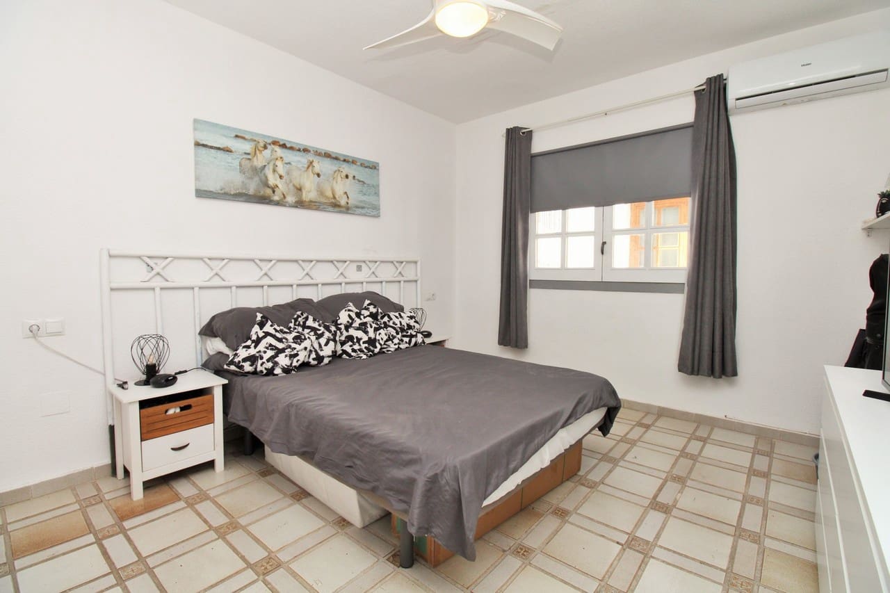 1 slaapkamer Appartement te koop in Villamartin met zwembad - € 129.000 (Ref: 9262373)