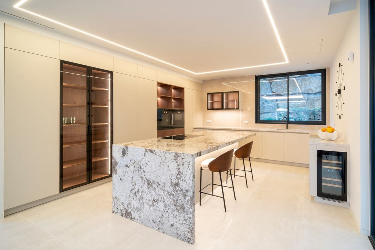 6 soverom Villa til salgs i El Paraiso med svømmebasseng - € 7 200 000 (Ref: 9262374)