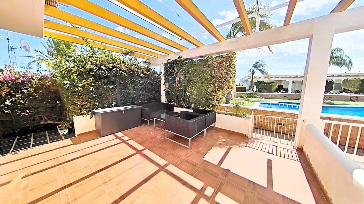 Casa de 2 habitaciones en Pilar de la Horadada en venta con piscina - 234.900 € (Ref: 9265320)