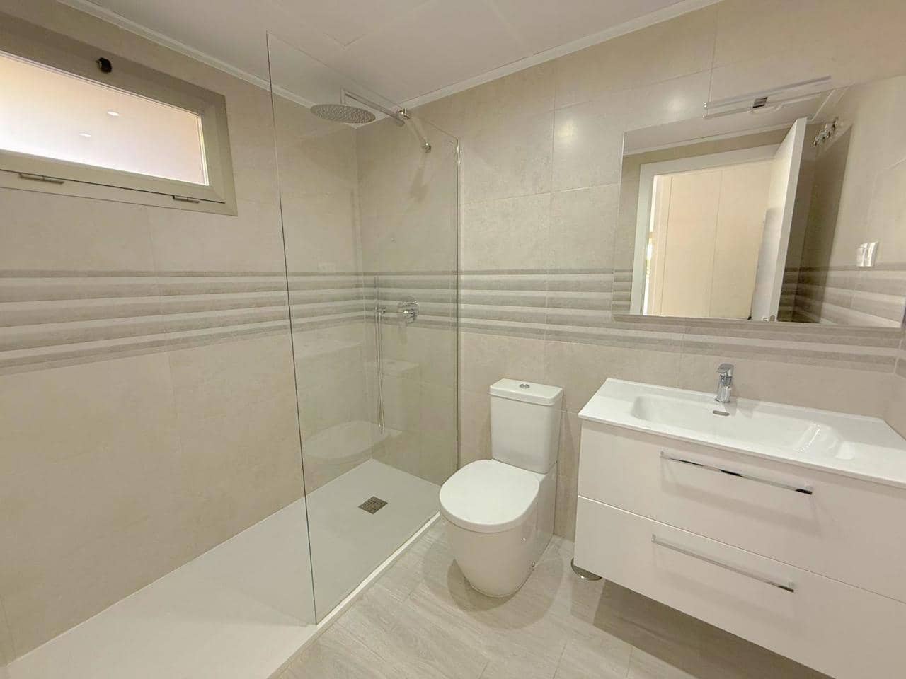 3 makuuhuone Huoneisto myytävänä paikassa Orihuela Costa mukana uima-altaan - 378 000 € (Ref: 9275933)