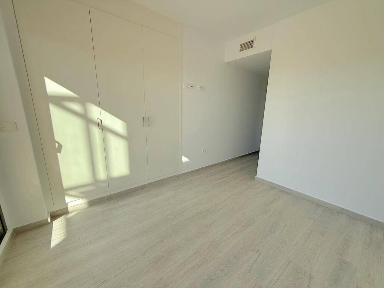 3 makuuhuone Huoneisto myytävänä paikassa Orihuela Costa mukana uima-altaan - 378 000 € (Ref: 9275933)