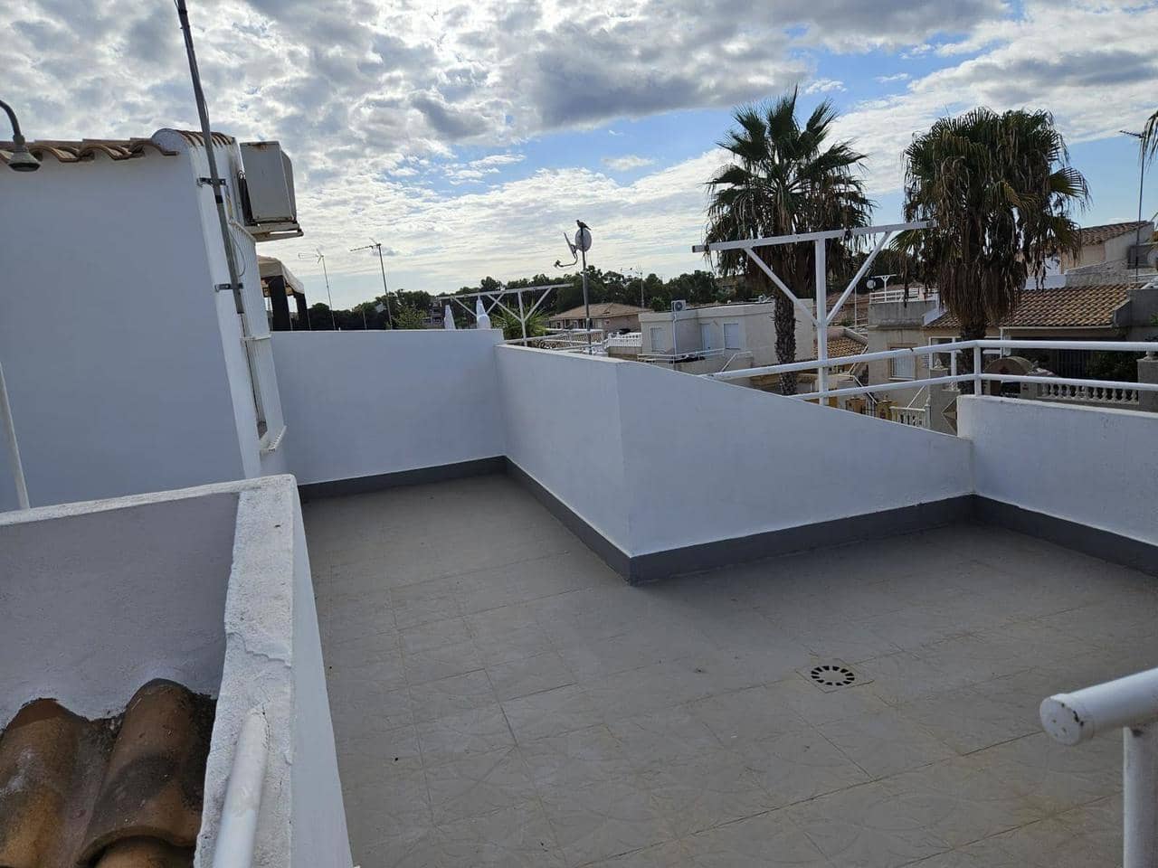 3 bedroom Villa for sale in Orihuela Costa with pool - € 144,000 (Ref: 9275934)