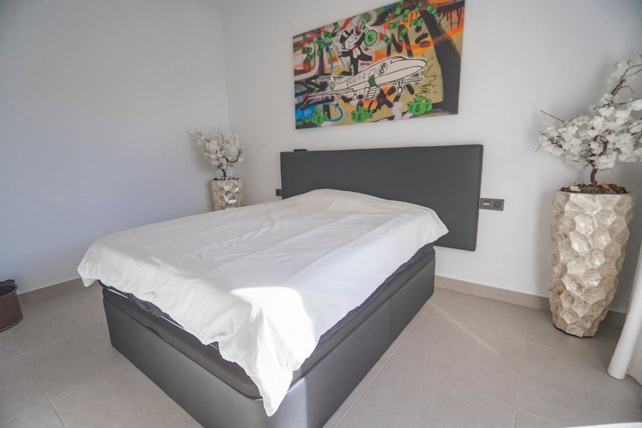 4 slaapkamer Villa te koop in Ciudad Quesada met zwembad - € 699.950 (Ref: 9284974)