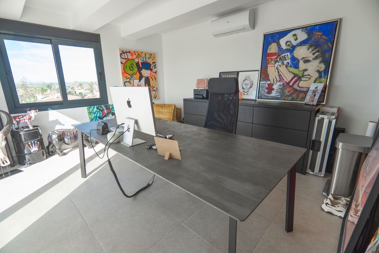 4 slaapkamer Villa te koop in Ciudad Quesada met zwembad - € 699.950 (Ref: 9284974)