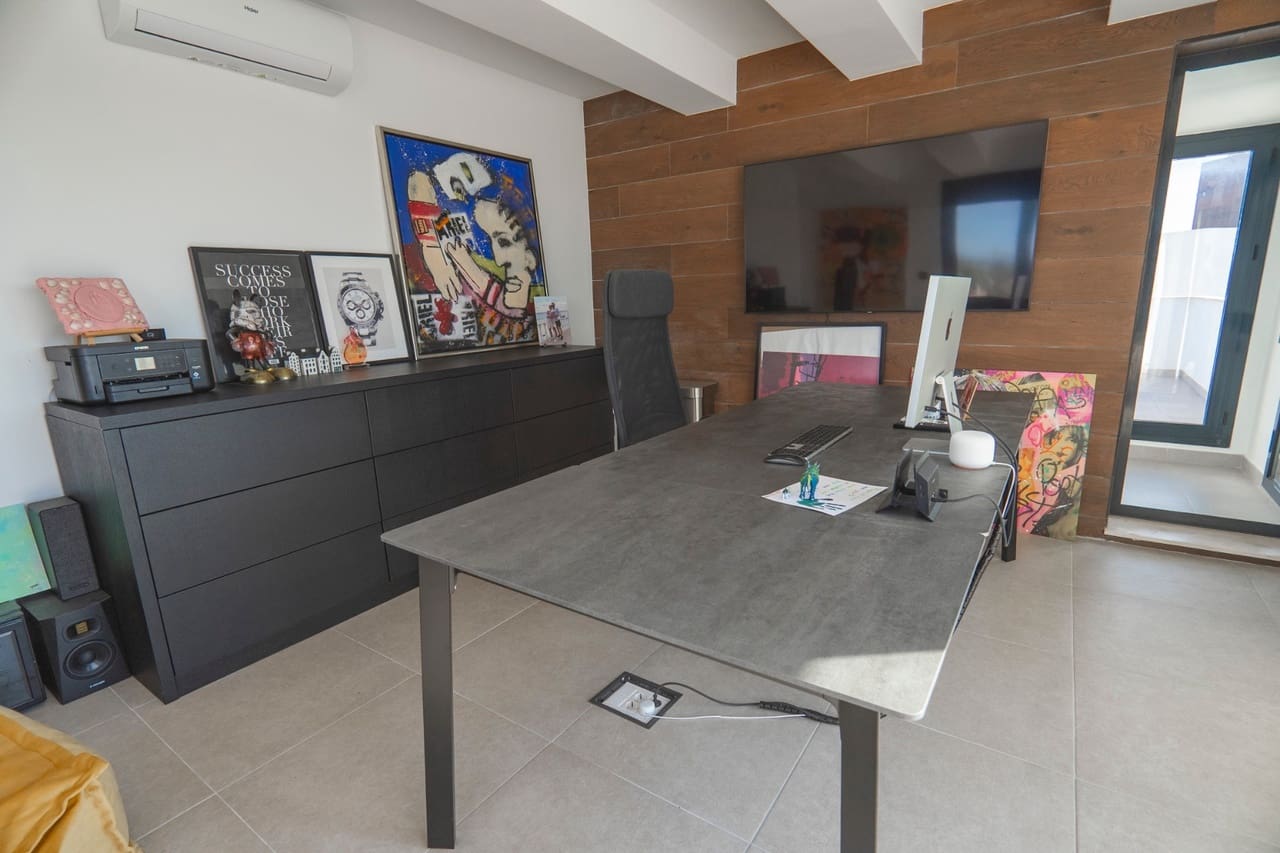 4 slaapkamer Villa te koop in Ciudad Quesada met zwembad - € 699.950 (Ref: 9284974)