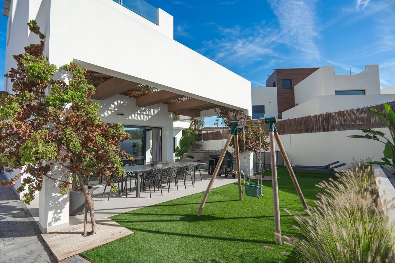 4 slaapkamer Villa te koop in Ciudad Quesada met zwembad - € 699.950 (Ref: 9284974)