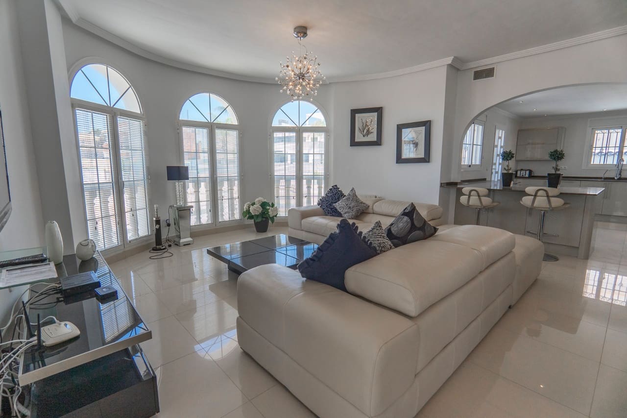 6 bedroom Villa for sale in Ciudad Quesada with pool - € 1,100,000 (Ref: 9284982)