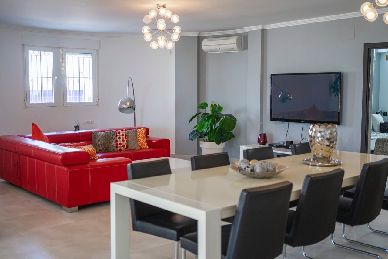 6 bedroom Villa for sale in Ciudad Quesada with pool - € 1,100,000 (Ref: 9284982)