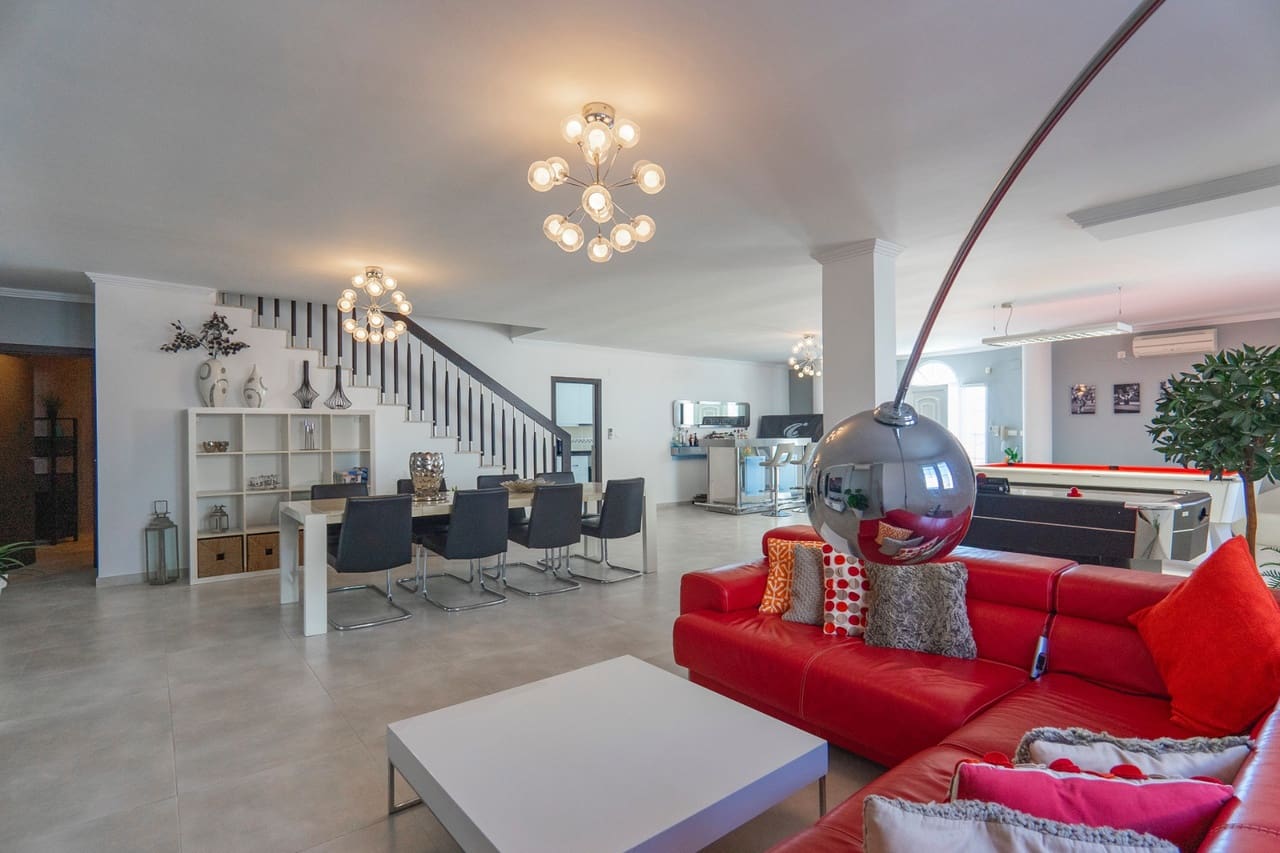 6 bedroom Villa for sale in Ciudad Quesada with pool - € 1,100,000 (Ref: 9284982)