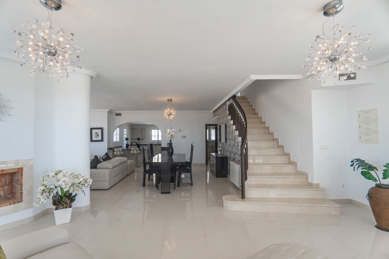 6 bedroom Villa for sale in Ciudad Quesada with pool - € 1,100,000 (Ref: 9284982)