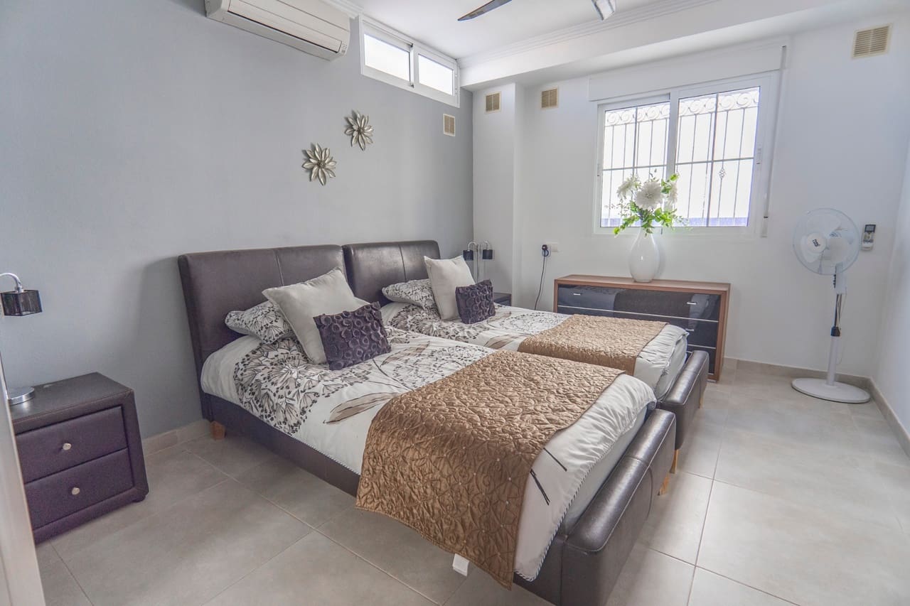 6 bedroom Villa for sale in Ciudad Quesada with pool - € 1,100,000 (Ref: 9284982)