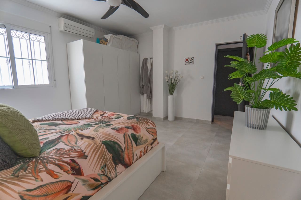 6 bedroom Villa for sale in Ciudad Quesada with pool - € 1,100,000 (Ref: 9284982)