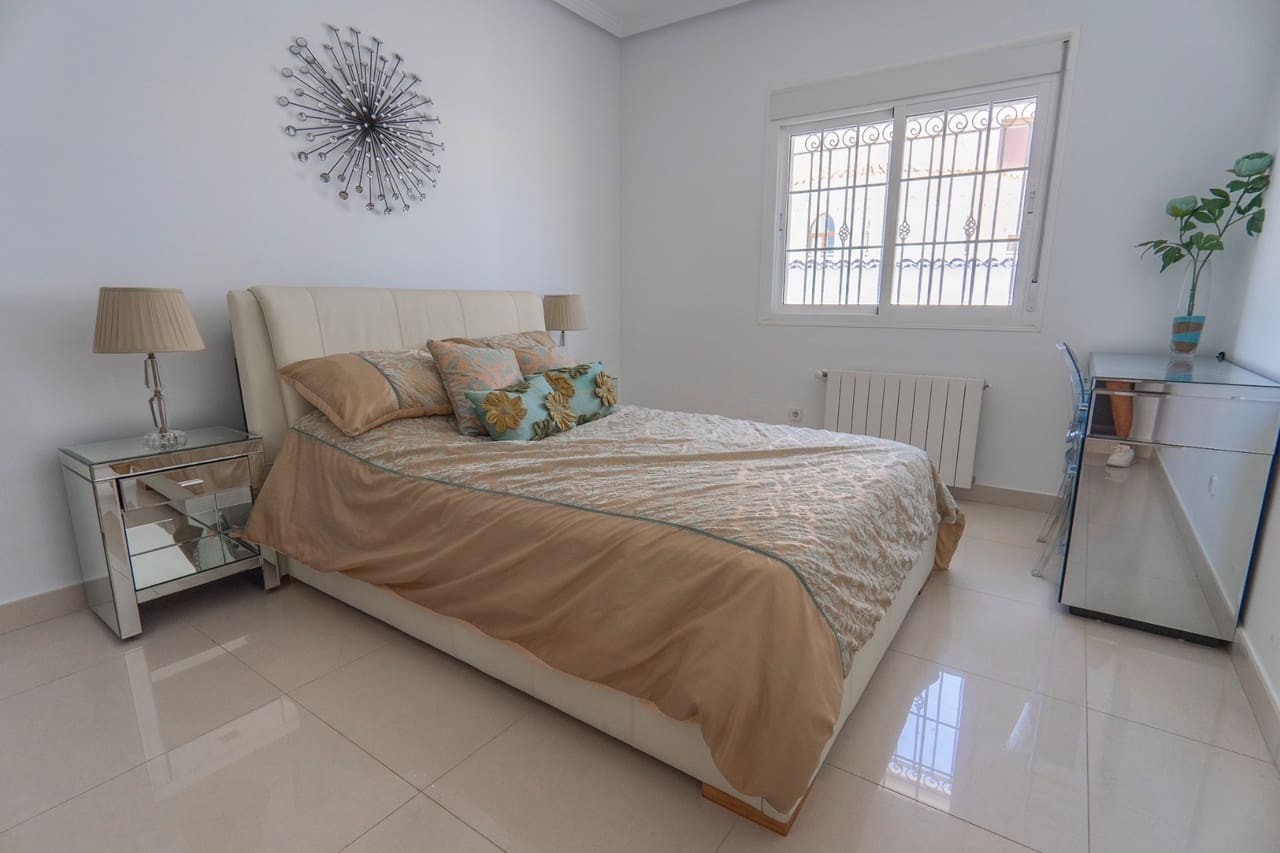 6 bedroom Villa for sale in Ciudad Quesada with pool - € 1,100,000 (Ref: 9284982)