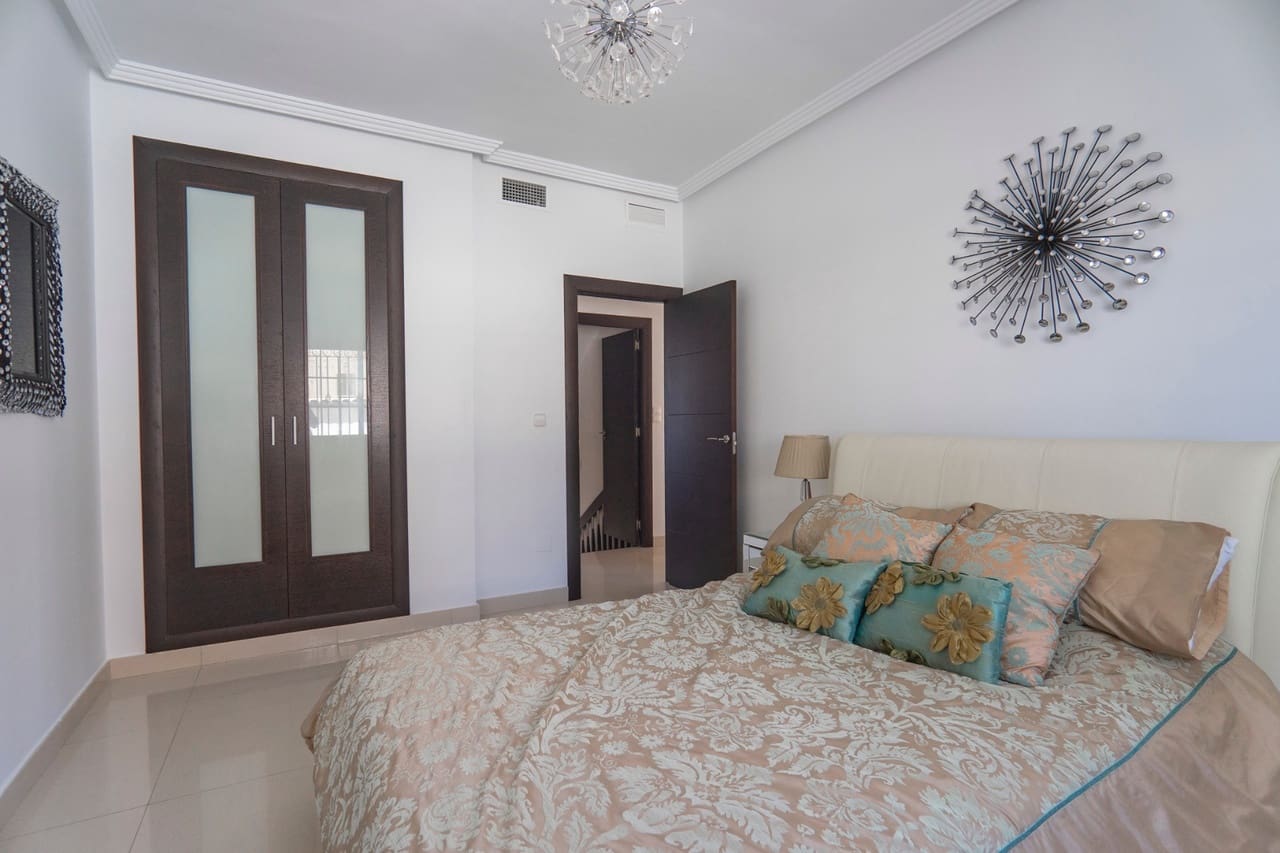 6 bedroom Villa for sale in Ciudad Quesada with pool - € 1,100,000 (Ref: 9284982)