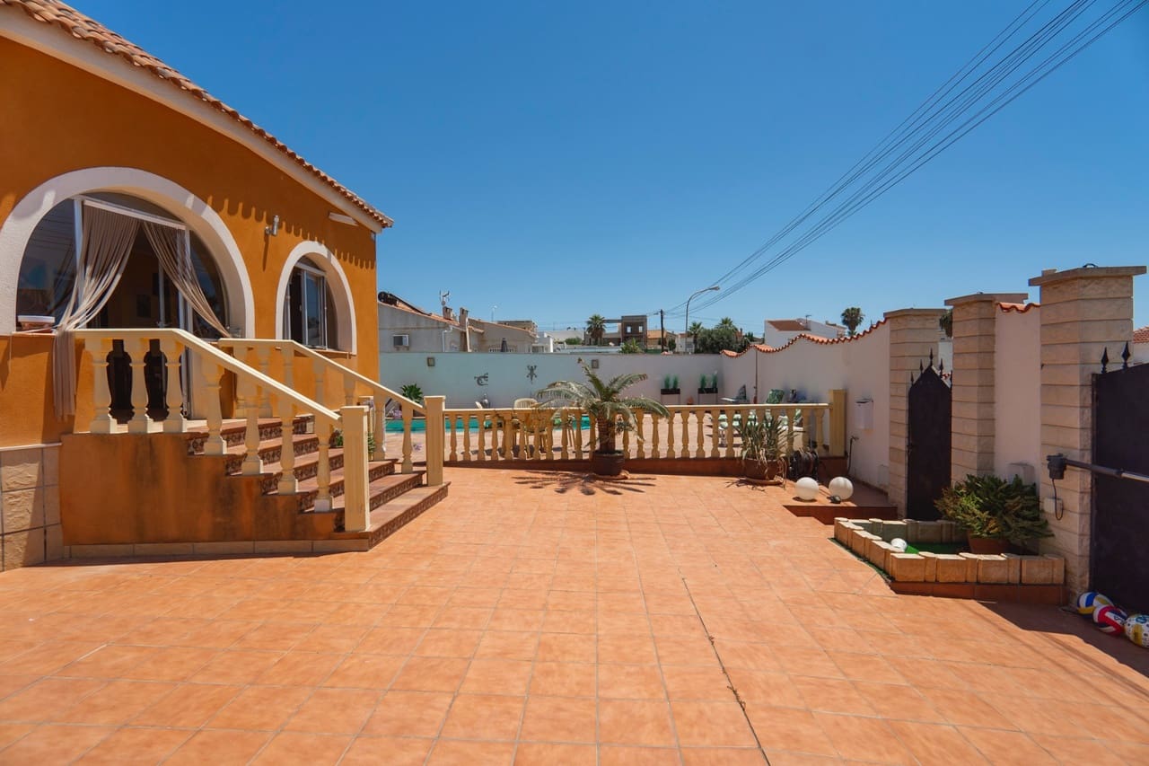 4 makuuhuone Huvila myytävänä paikassa Ciudad Quesada mukana uima-altaan - 419 950 € (Ref: 9284983)