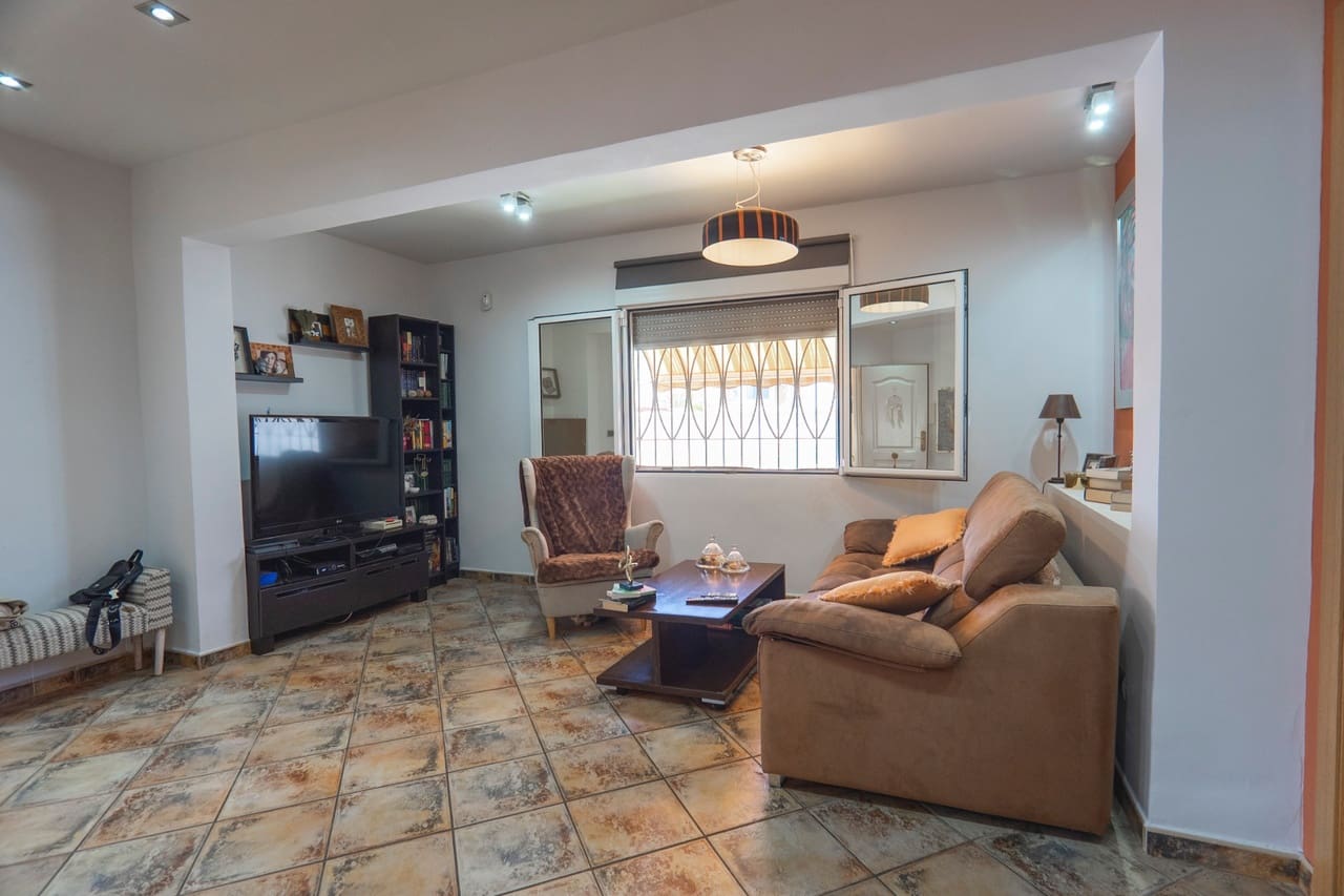4 makuuhuone Huvila myytävänä paikassa Ciudad Quesada mukana uima-altaan - 415 000 € (Ref: 9284983)