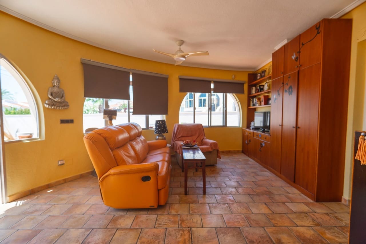 4 makuuhuone Huvila myytävänä paikassa Ciudad Quesada mukana uima-altaan - 415 000 € (Ref: 9284983)