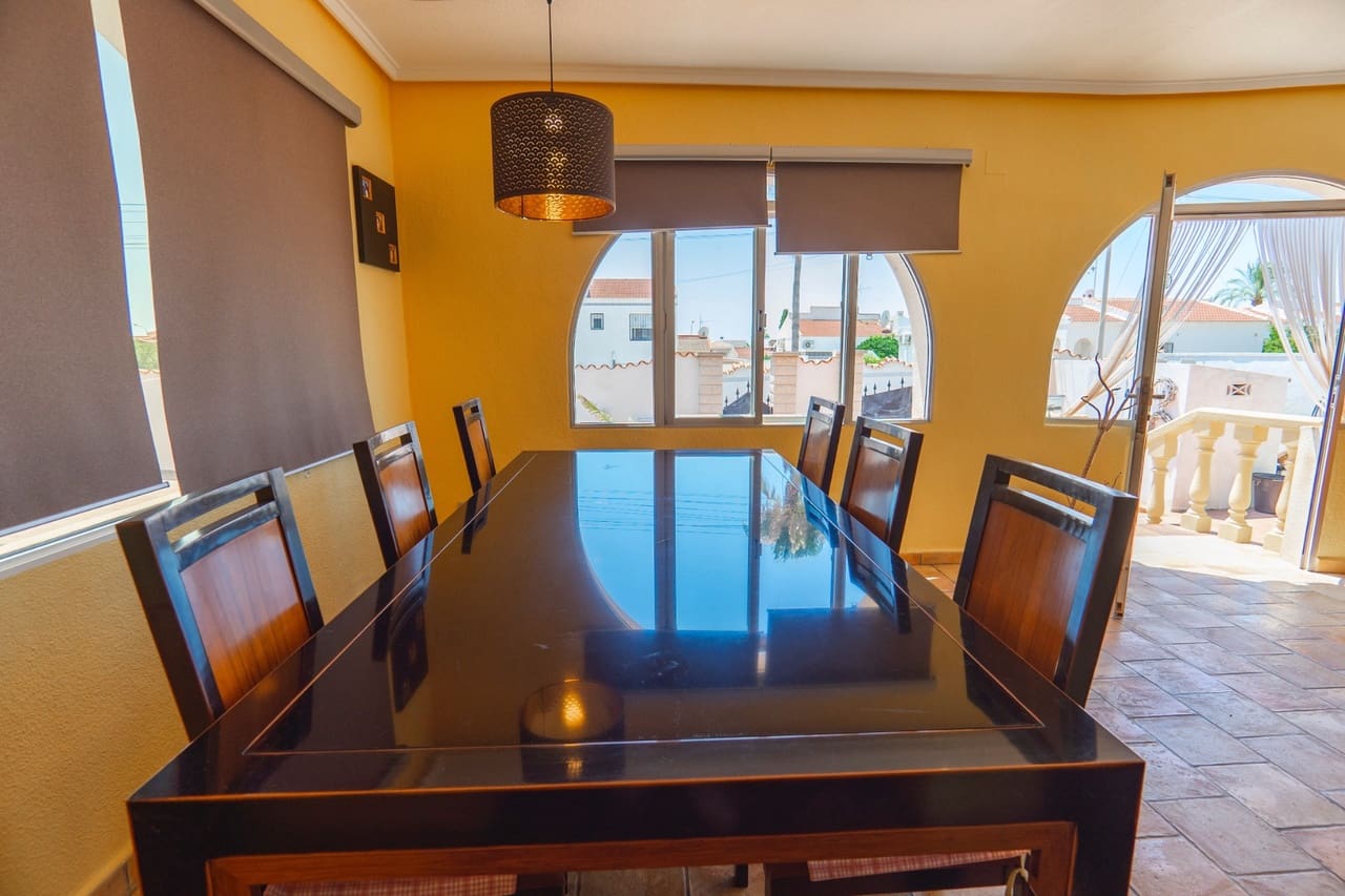 4 makuuhuone Huvila myytävänä paikassa Ciudad Quesada mukana uima-altaan - 415 000 € (Ref: 9284983)