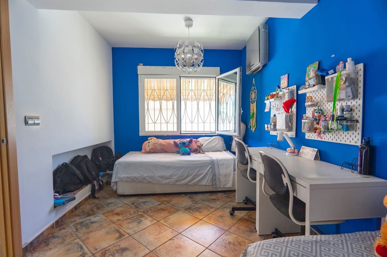 4 makuuhuone Huvila myytävänä paikassa Ciudad Quesada mukana uima-altaan - 415 000 € (Ref: 9284983)