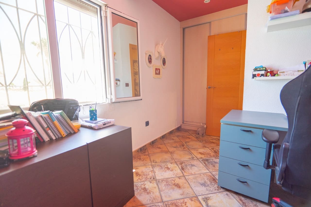 4 makuuhuone Huvila myytävänä paikassa Ciudad Quesada mukana uima-altaan - 415 000 € (Ref: 9284983)