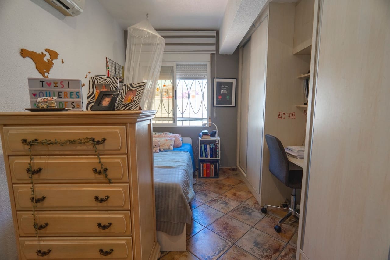 4 makuuhuone Huvila myytävänä paikassa Ciudad Quesada mukana uima-altaan - 415 000 € (Ref: 9284983)