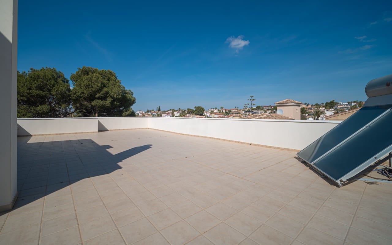 4 makuuhuone Huvila myytävänä paikassa Ciudad Quesada mukana uima-altaan - 549 950 € (Ref: 9284984)