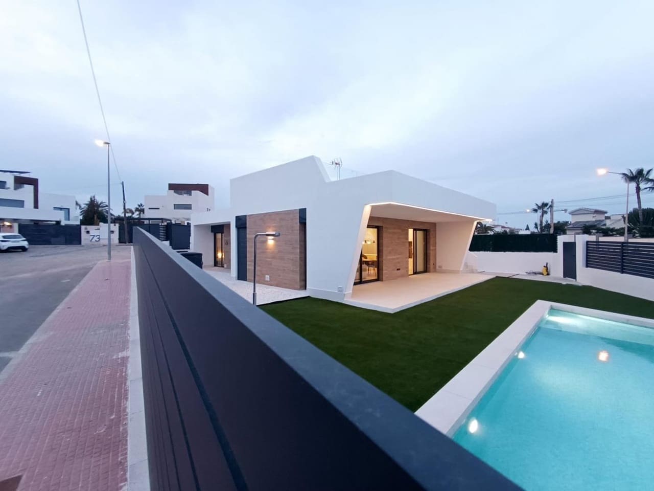 Chalet de 3 habitaciones en Ciudad Quesada en venta con piscina - 690.000 € (Ref: 9284985)