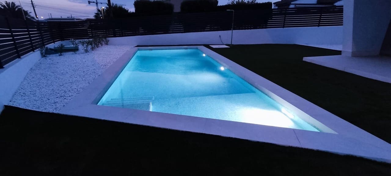 Chalet de 3 habitaciones en Ciudad Quesada en venta con piscina - 690.000 € (Ref: 9284985)