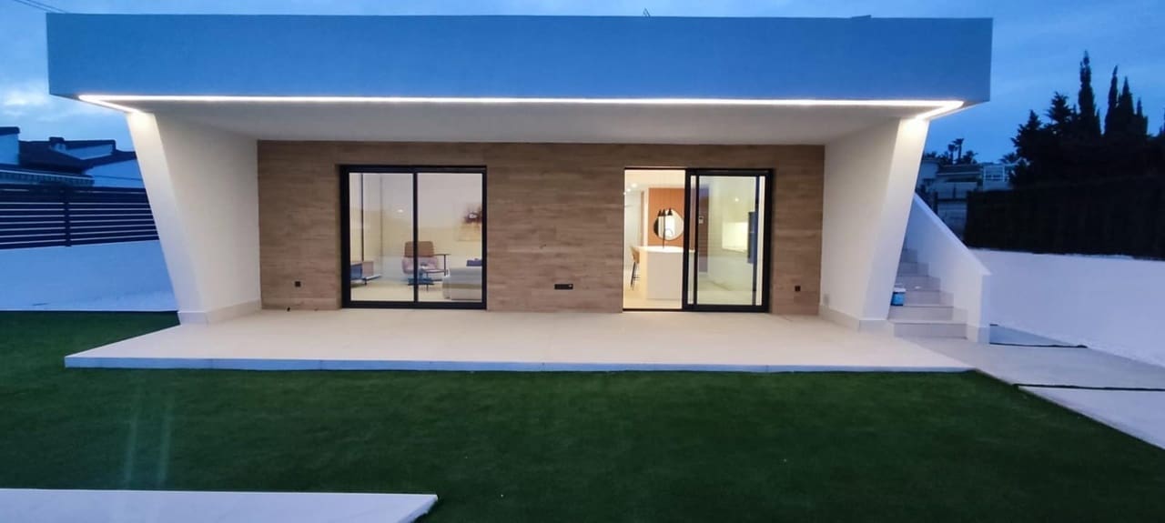 Chalet de 3 habitaciones en Ciudad Quesada en venta con piscina - 690.000 € (Ref: 9284985)