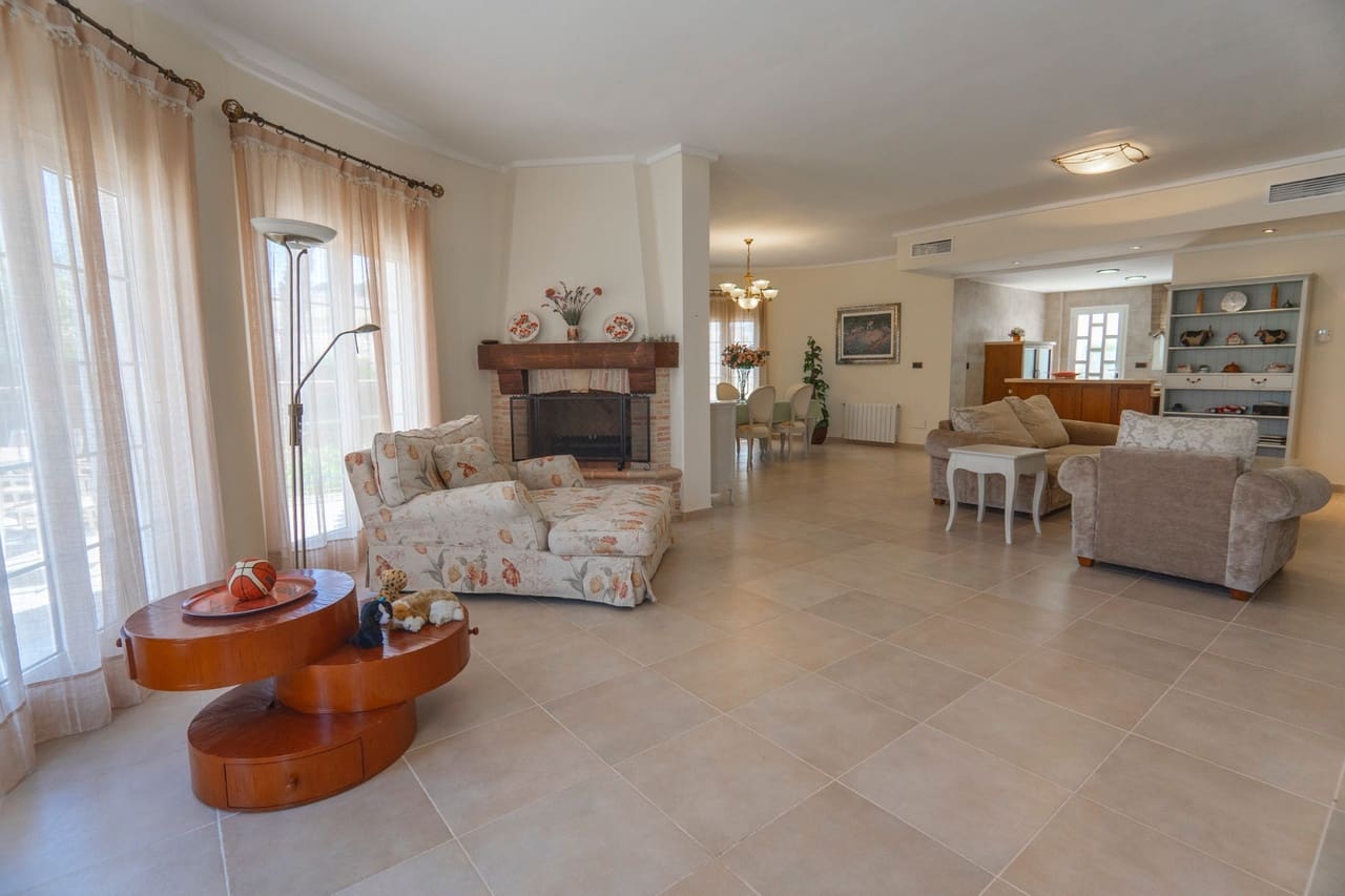 Chalet de 3 habitaciones en Ciudad Quesada en venta con piscina - 749.000 € (Ref: 9284986)