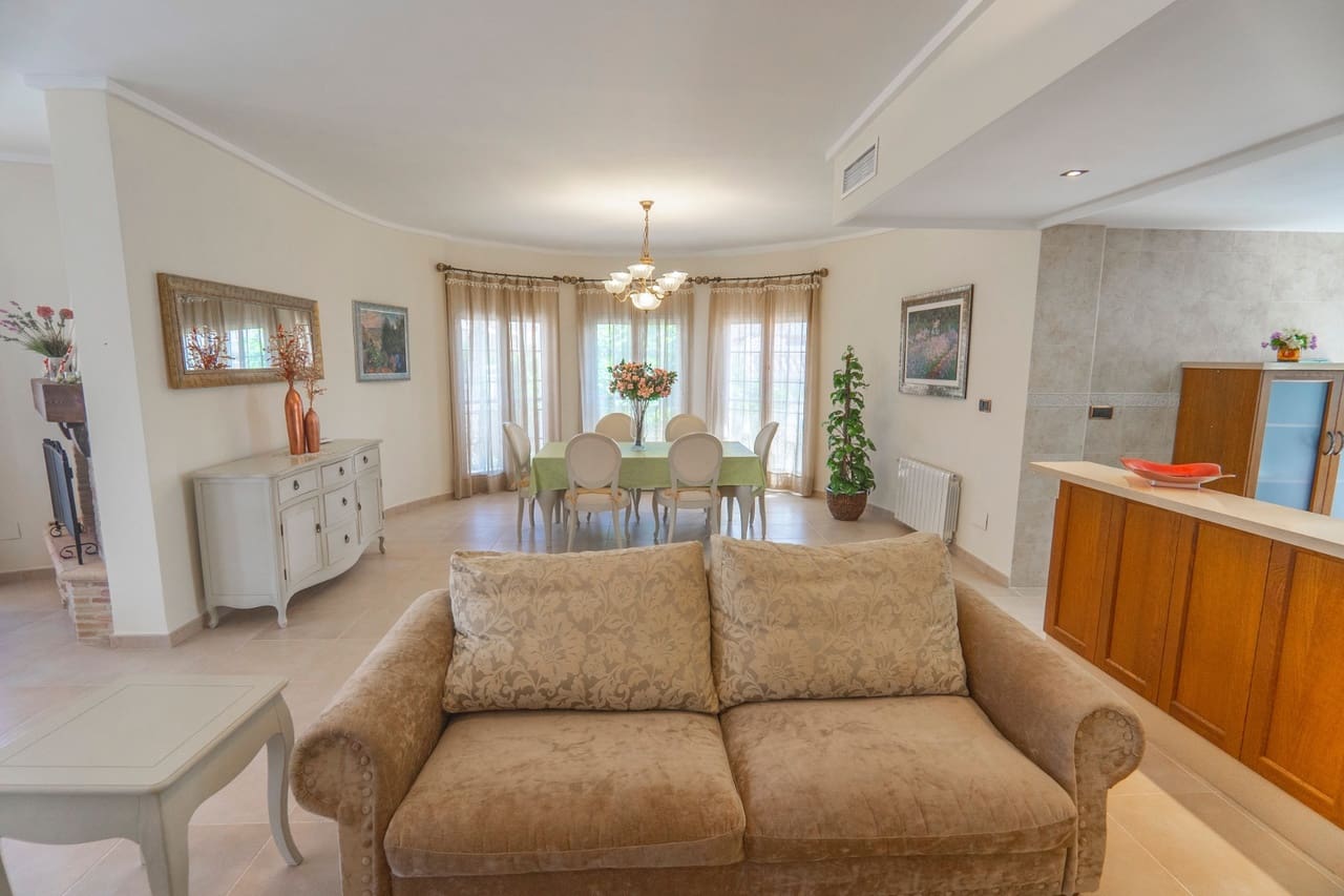 Chalet de 3 habitaciones en Ciudad Quesada en venta con piscina - 749.000 € (Ref: 9284986)