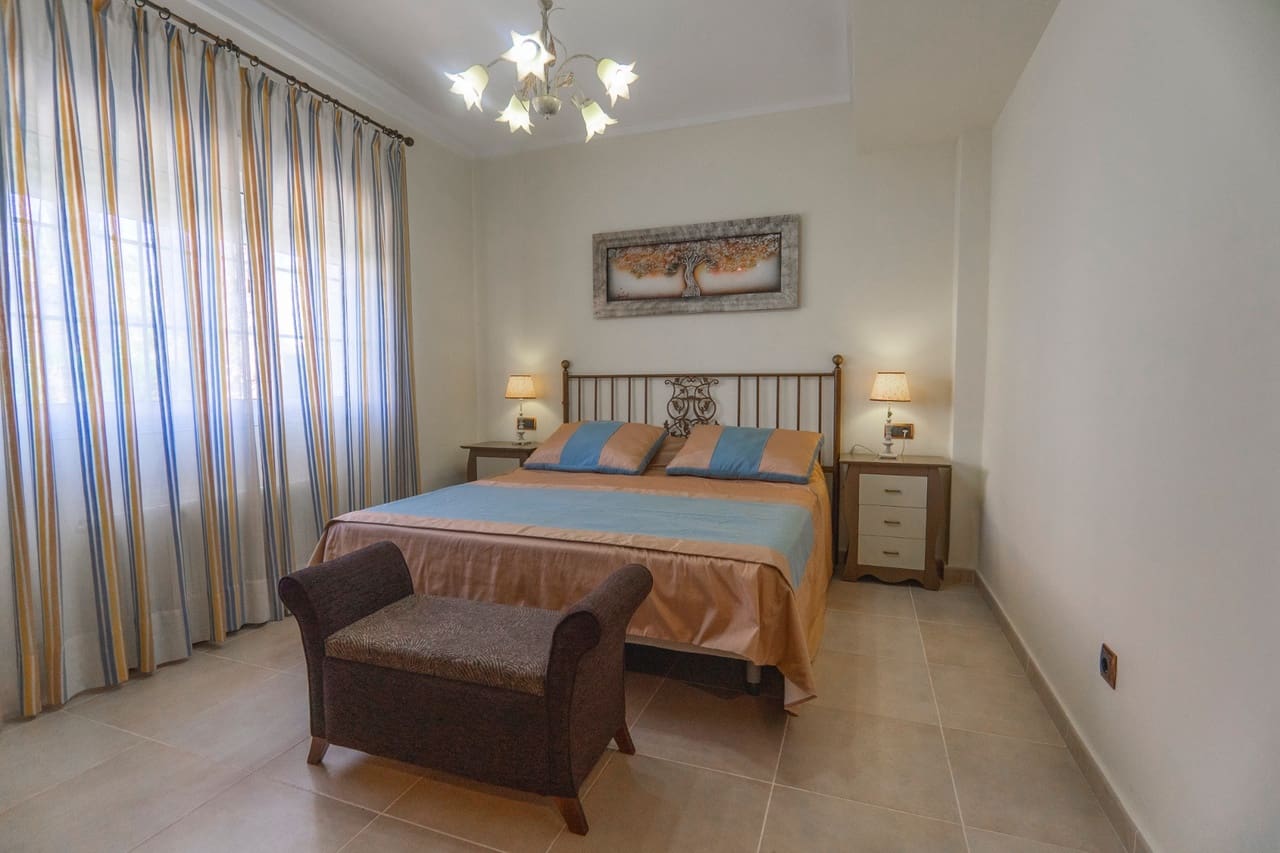 Chalet de 3 habitaciones en Ciudad Quesada en venta con piscina - 749.000 € (Ref: 9284986)