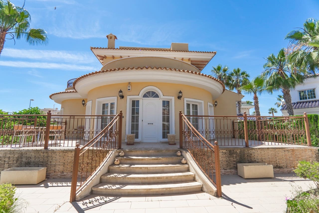 Chalet de 3 habitaciones en Ciudad Quesada en venta con piscina - 749.000 € (Ref: 9284986)