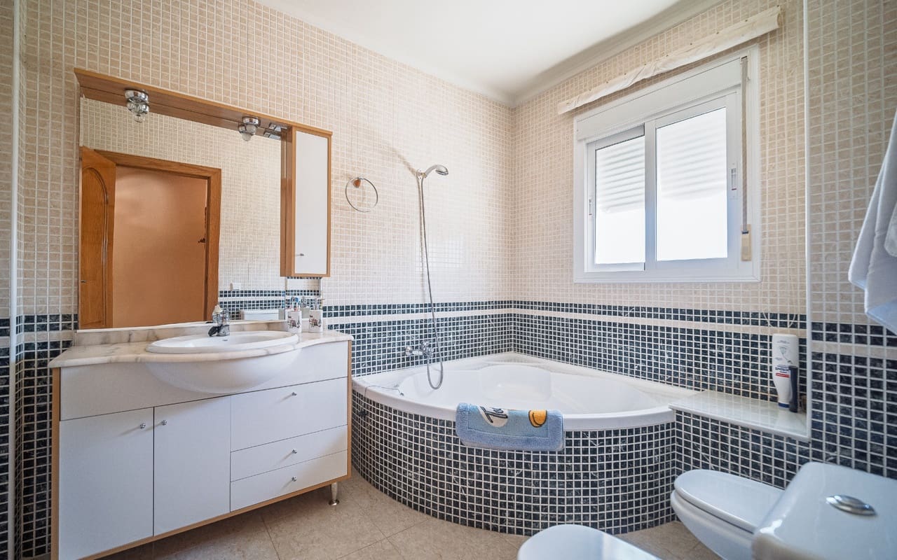 Chalet de 4 habitaciones en Ciudad Quesada en venta con piscina - 1.099.000 € (Ref: 9284987)