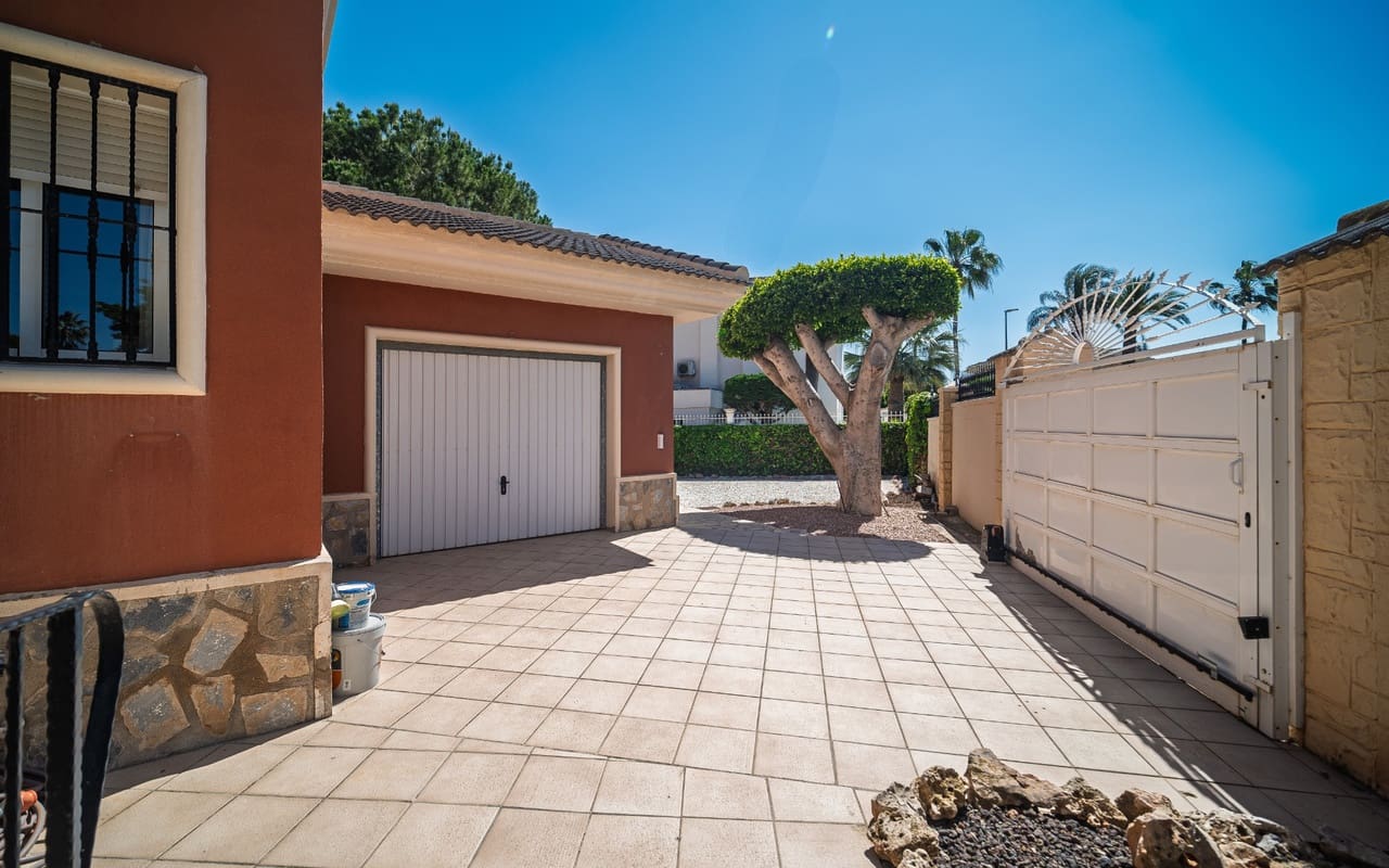 Chalet de 4 habitaciones en Ciudad Quesada en venta con piscina - 1.099.000 € (Ref: 9284987)