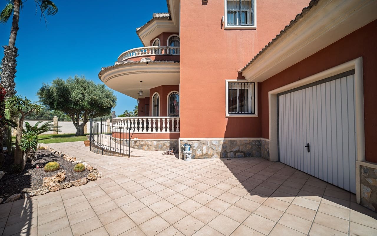 Chalet de 4 habitaciones en Ciudad Quesada en venta con piscina - 1.099.000 € (Ref: 9284987)