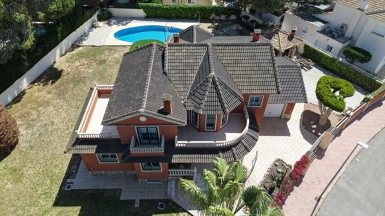 Chalet de 4 habitaciones en Ciudad Quesada en venta con piscina - 1.099.000 € (Ref: 9284987)