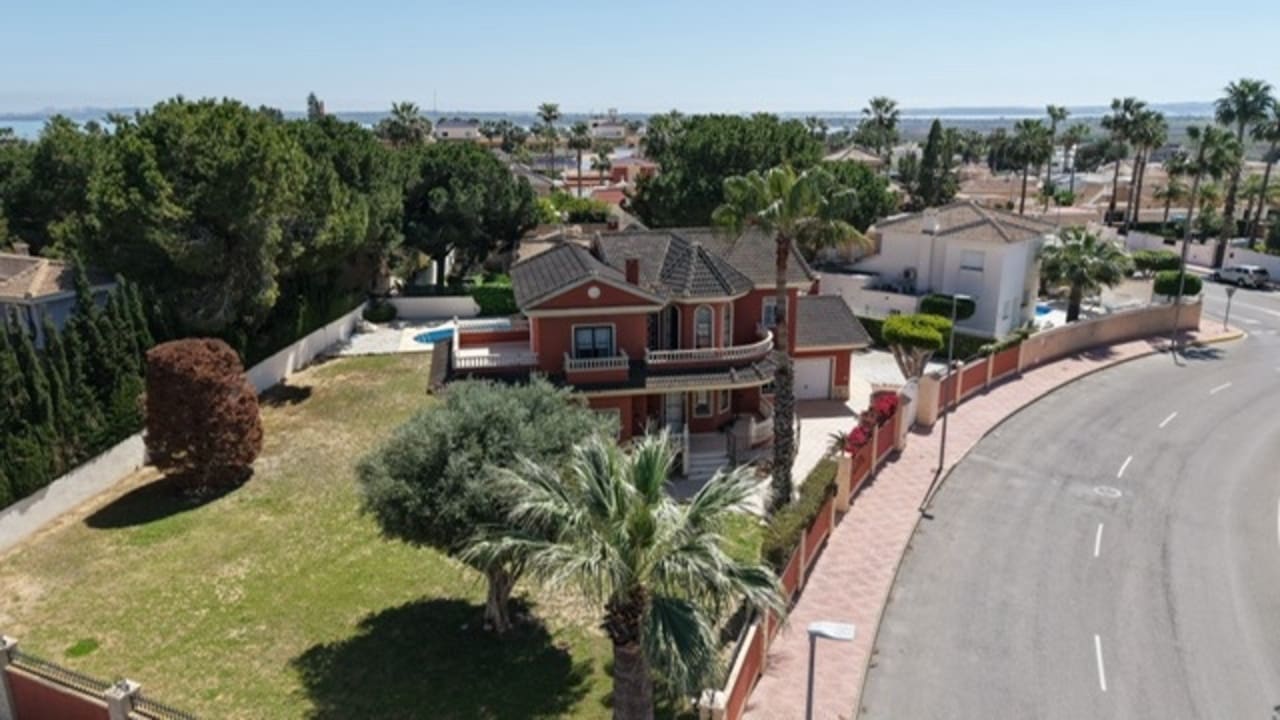 Chalet de 4 habitaciones en Ciudad Quesada en venta con piscina - 1.099.000 € (Ref: 9284987)