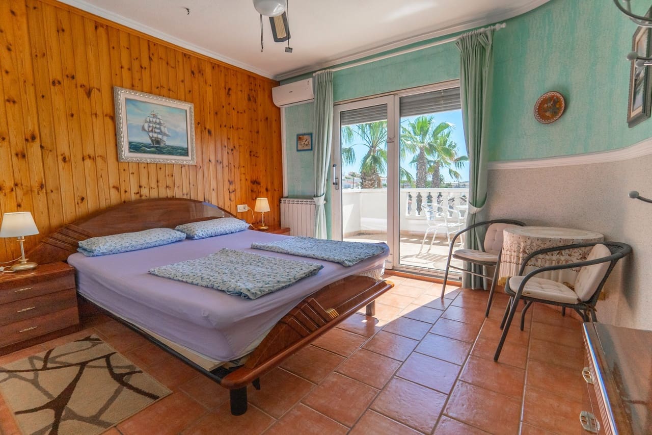 2 bedroom Villa for sale in Ciudad Quesada with pool - € 430,000 (Ref: 9284992)